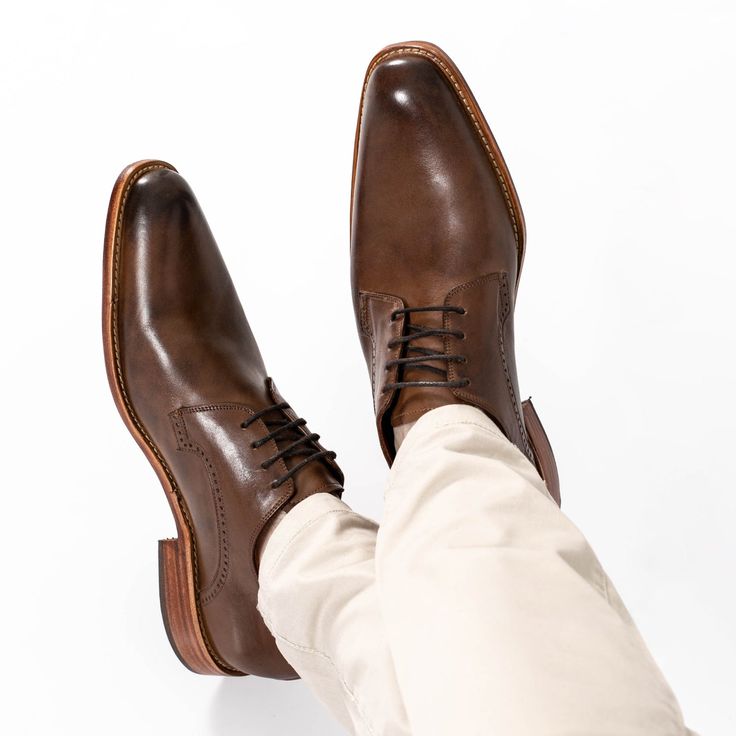 Colores de zapatos de cuero tendencia para hombre café chocolate